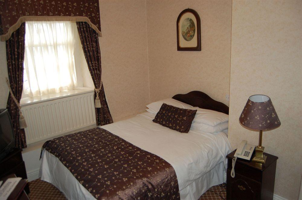 Dooly'S Hotel Бірр Екстер'єр фото