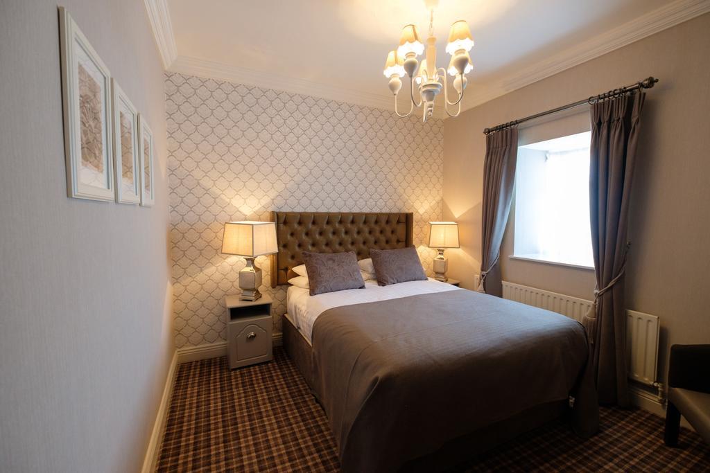Dooly'S Hotel Бірр Екстер'єр фото