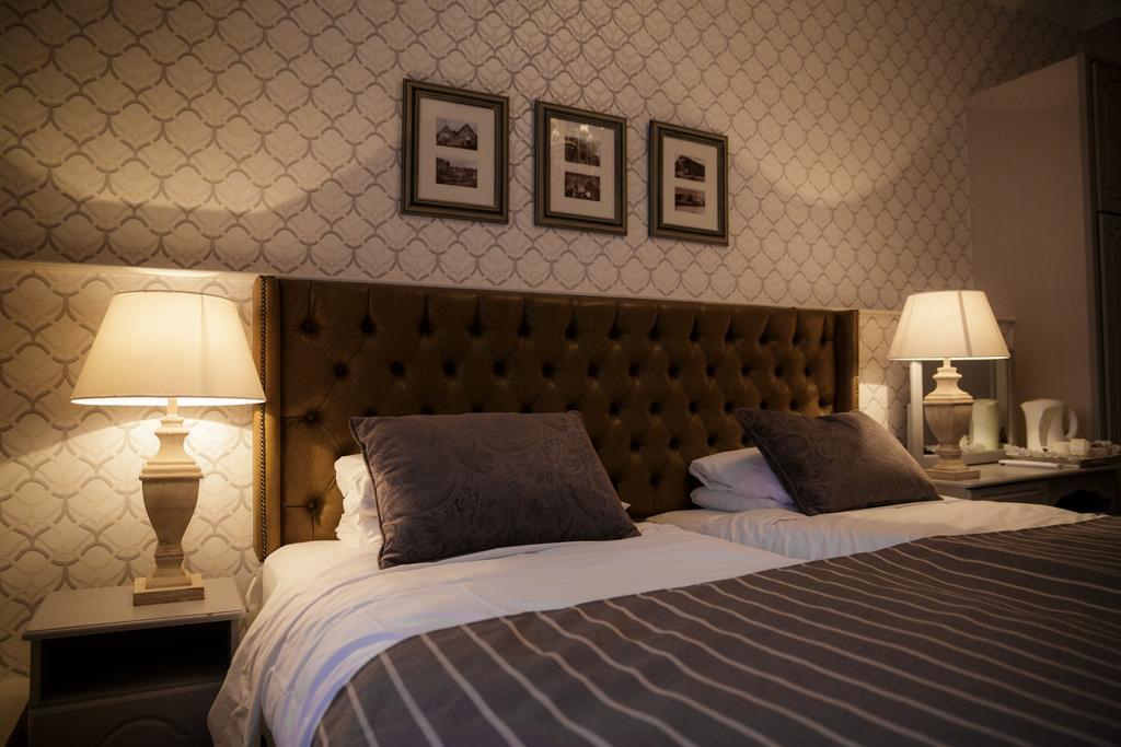 Dooly'S Hotel Бірр Екстер'єр фото